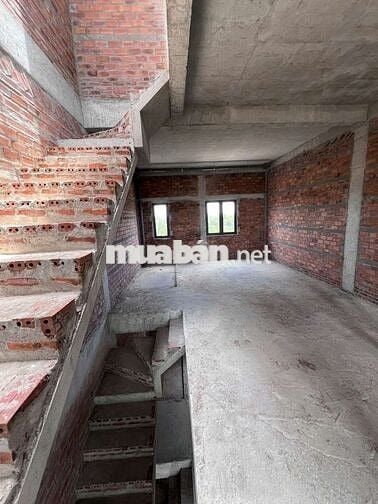 Bán nhà 1 trệt 2 lầu 1 sân thượng SHR giá 2 tỷ 7 mt đường vành đai 4