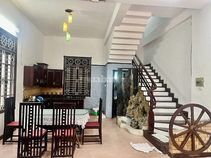 Cho thuê nhà biệt thự 3 mặt thoáng, phố Lâm Du, đầu cầu Chương Dương