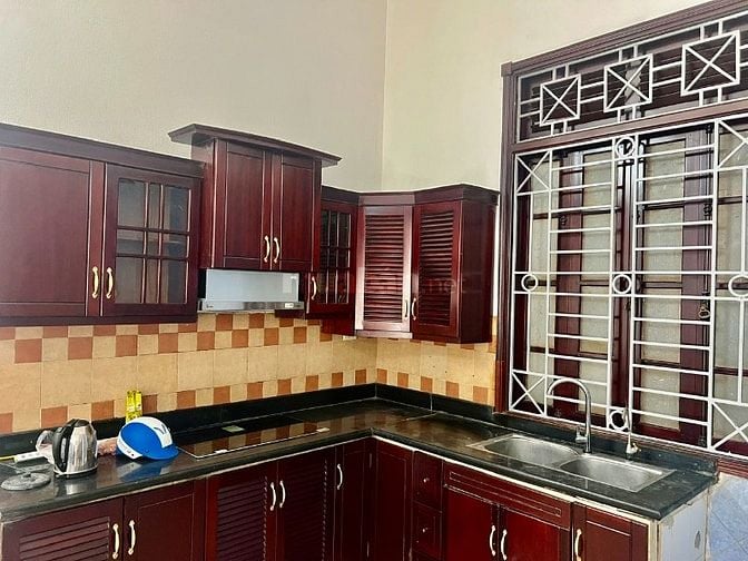Cho thuê nhà biệt thự 3 mặt thoáng, phố Lâm Du, đầu cầu Chương Dương