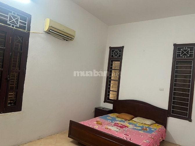Cho thuê nhà biệt thự 3 mặt thoáng, phố Lâm Du, đầu cầu Chương Dương