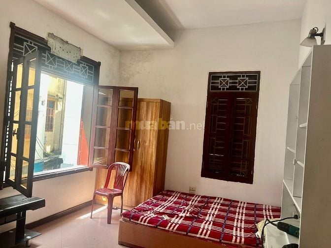 Cho thuê nhà biệt thự 3 mặt thoáng, phố Lâm Du, đầu cầu Chương Dương
