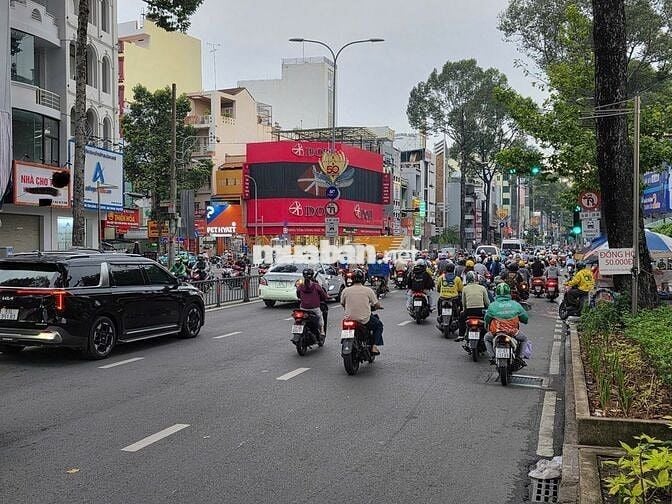 Cho thuê nhà mặt tiền đường 3/2, P.10, Q.10 giá 90tr