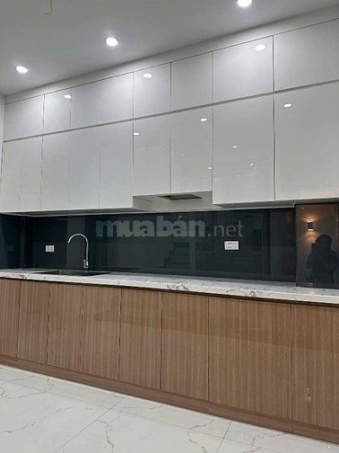 Xây mới! Hoàng Quốc Việt, 60m2 * 6T thang máy*5.1m 2 ngõ Ô tô tránh