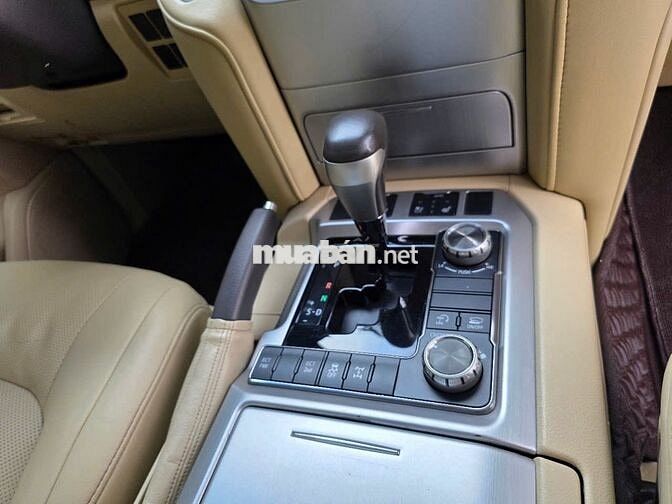 Toyota Land Cruiser 2016 VX 4.6 V8 - 90000 km