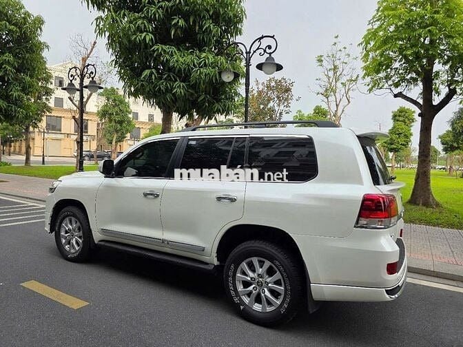 Toyota Land Cruiser 2016 VX 4.6 V8 - 90000 km