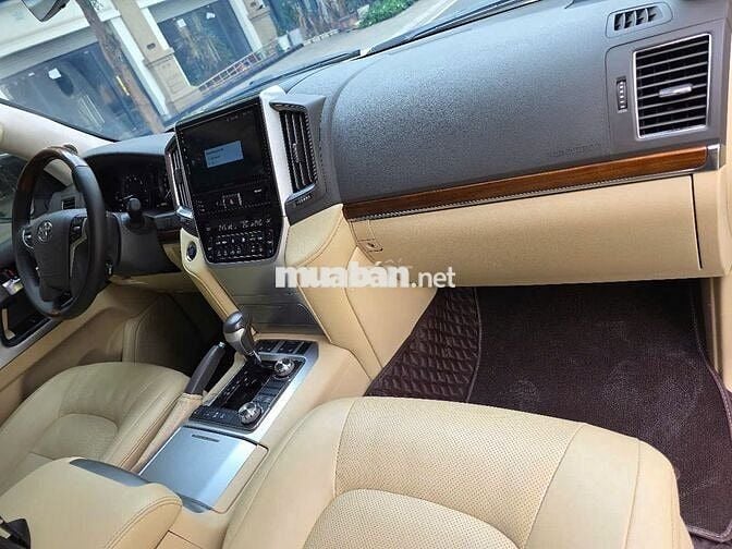 Toyota Land Cruiser 2016 VX 4.6 V8 - 90000 km