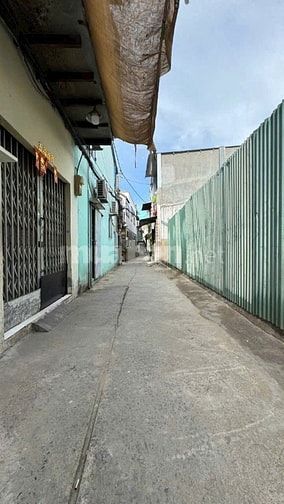 Quận 11. Đất trống cần bán. Tiện ace mua về xây mới.