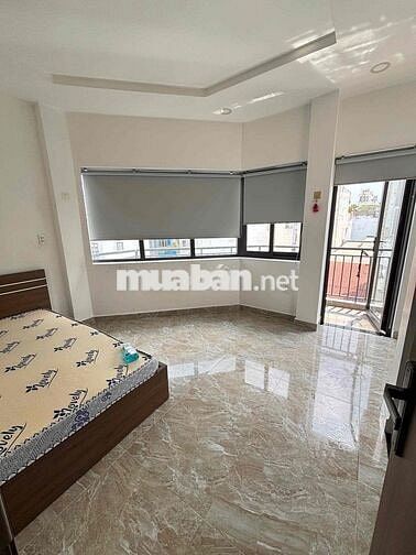 căn hộ dịch vụ + ban công siêu lớn
