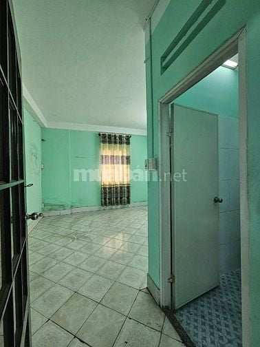 Cho thuê nhà mặt tiền đường 3/2, P.12, Q.10 giá 20tr