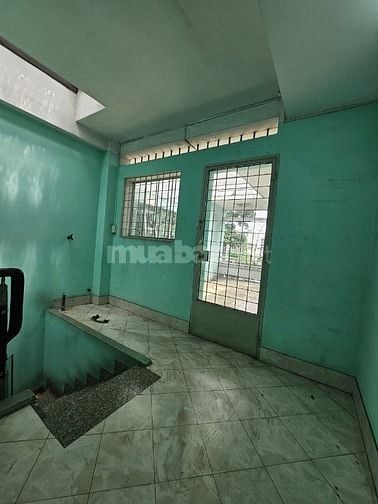 Cho thuê nhà mặt tiền đường 3/2, P.12, Q.10 giá 20tr