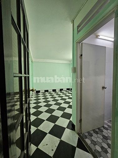 Cho thuê nhà mặt tiền đường 3/2, P.12, Q.10 giá 20tr