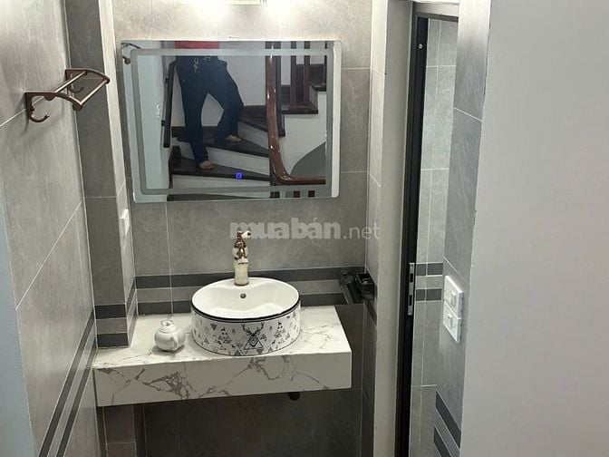 Chính chủ bán nhà 5 tầng phố Nguyễn Khang, ngõ ôtô đỗ cửa