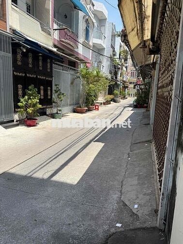 Cho thuê nguyên tầng trệt có sẵn bếp, toilet, phù hợp làm văn phòng