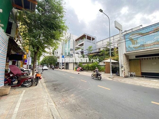 MẶT TIÊN LỚN 13MX23M SÀN 300M2 CHỈ 130 TRIỆU NGUYỄN TRÃI - NGÔ QUYỀN