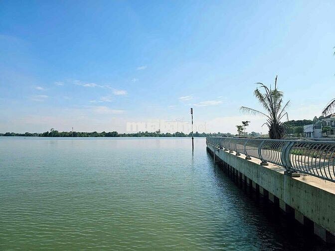 Thơm - biệt thự ven sông Bửu Long giá siêu rẻ