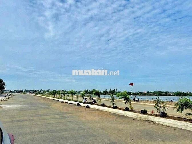 Thơm - biệt thự ven sông Bửu Long giá siêu rẻ