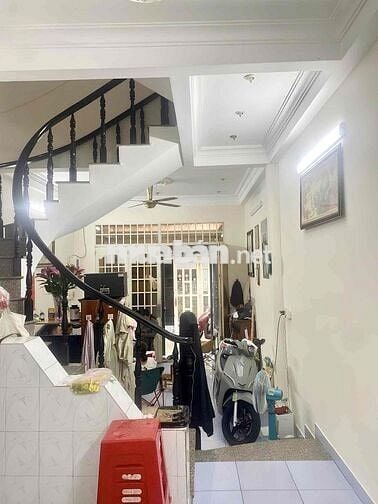 Nhà ngay Nguyễn Suý- DT:4x12- đúc 4tầng- chỉ 5.xtỷ