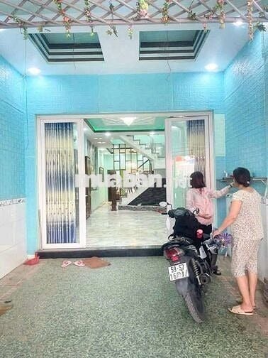 Hương Lộ 2 ,DT: 4x20m ,Nhà 2,5 Tấm ,3PN ,4WC.