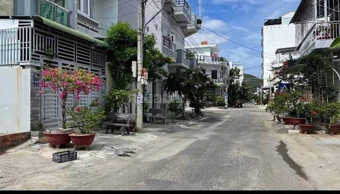 Bán nhà(NGộp)-DT110-4tầng-5PN-ÔTÔ -Mai xuân Thưởng-VĨNH Hoà-chỉ 5ty650