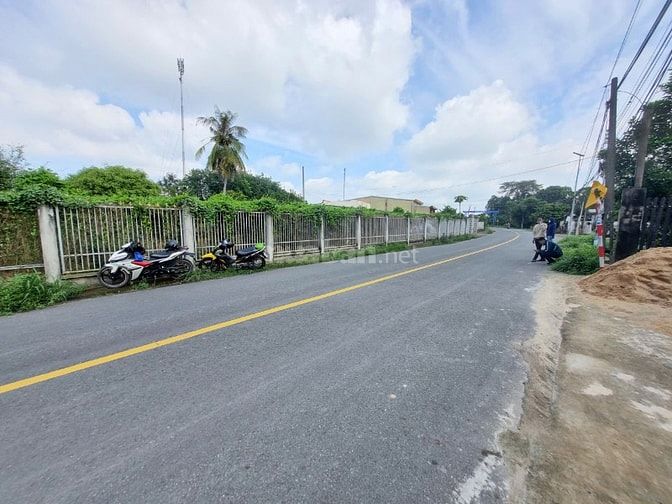 24m mặt tiền nhựa. Khoảng 1400m2 có thổ cư. 3,5 tỷ 