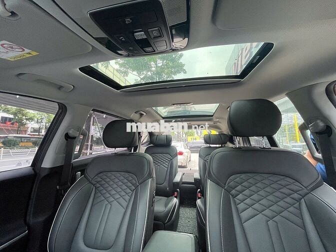 Hyundai Custin 2023 2.0 Cao cấp Màu Đen - 22200 km
