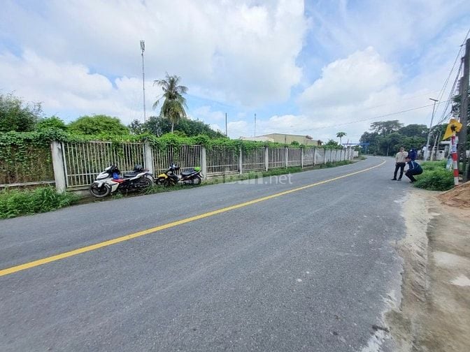 24m mặt tiền nhựa. Khoảng 1400m2 có thổ cư. 3,5 tỷ 