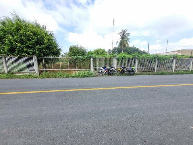 24m mặt tiền nhựa. Khoảng 1400m2 có thổ cư. 3,5 tỷ 
