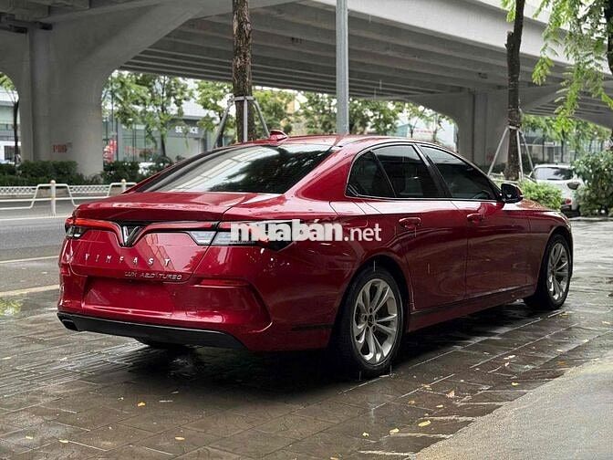 VinFast Lux A2.0 2021 2.0 AT - 50000 km
