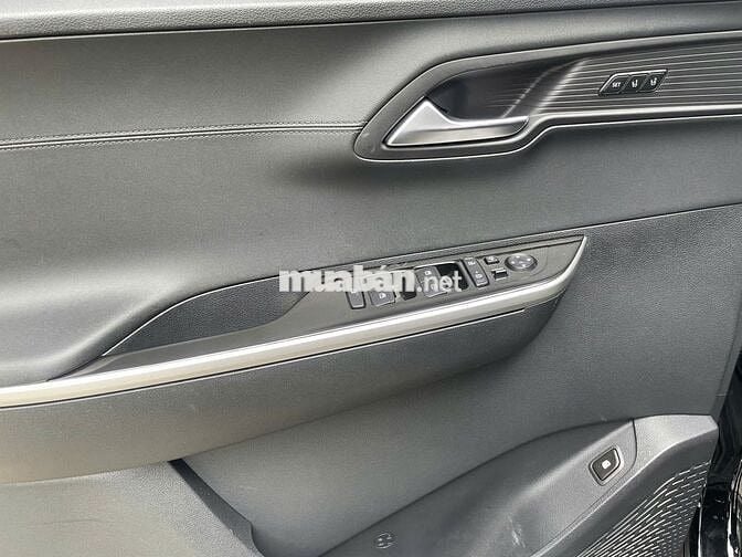 Hyundai Custin 2023 2.0 Cao cấp Màu Đen - 22200 km