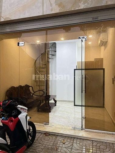 Cho thuê nhà 2 mặt tiền Lý Thường Kiệt, P14, Q10, ngay ngã 4 đường3/2 
