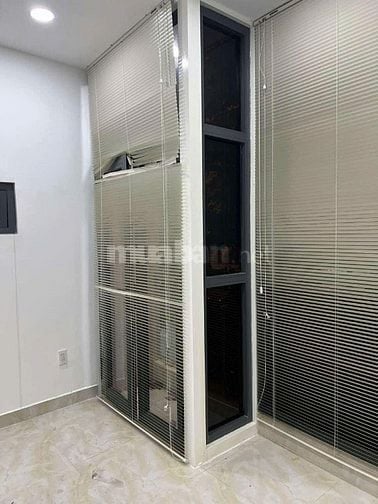 Cho thuê nhà 2 mặt tiền Lý Thường Kiệt, P14, Q10, ngay ngã 4 đường3/2 