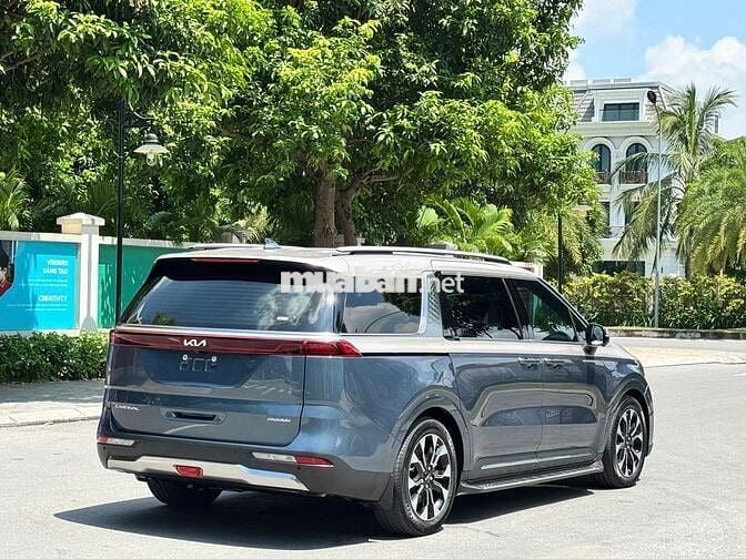 Carnival Premium 8 chỗ đời 2022