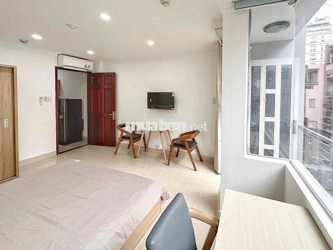 CHÍNH CHỦ CHO THUÊ 2PN BAN CÔNG THANG MÁY FULL NỘI THẤT NGAY BẾN THANH