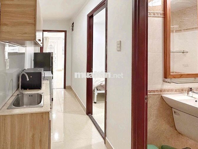 CHÍNH CHỦ CHO THUÊ 2PN BAN CÔNG THANG MÁY FULL NỘI THẤT NGAY BẾN THANH