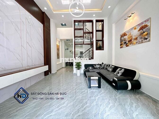 Nhà 2 lầu 4.5x13 tặng nội thất gần trường học Nguyễn Trung Trực