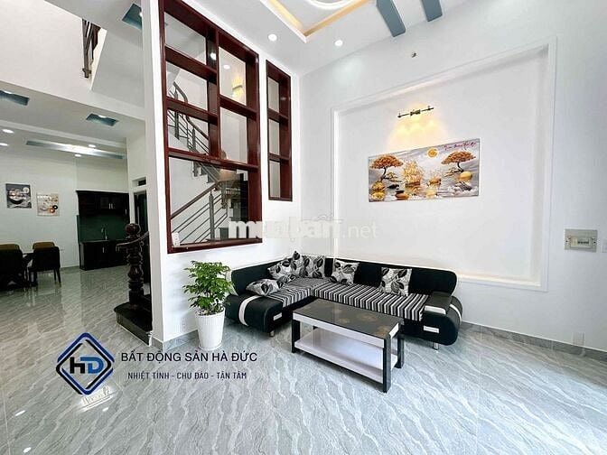 Nhà 2 lầu 4.5x13 tặng nội thất gần trường học Nguyễn Trung Trực