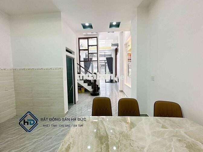 Nhà 2 lầu 4.5x13 tặng nội thất gần trường học Nguyễn Trung Trực