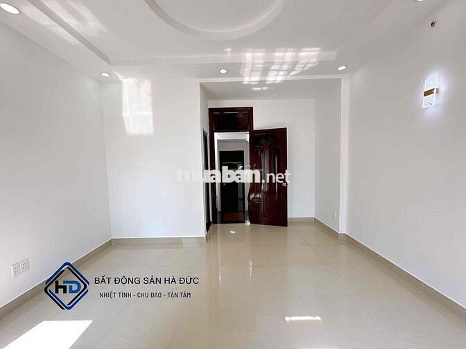 Nhà 2 lầu 4.5x13 tặng nội thất gần trường học Nguyễn Trung Trực