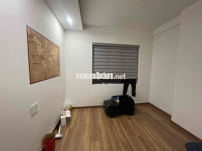 13.03 cho thuê view sông, nội thất cơ bản nhà mới nhận còn rất mới
