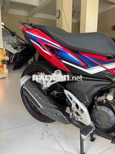 winer x . thắng abs. máy zin im . áo đẹp ko trầy