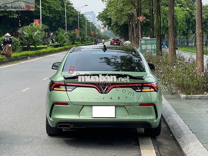 VinFast Lux A 2.0 2.0 AT 2021 - 518 Triệu