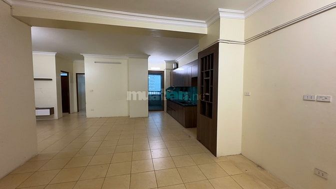 Cho thuê CH (căn góc) 3PN, 2WC, 135m2, 3 ngủ , 2 toilet, 96 Định Công,