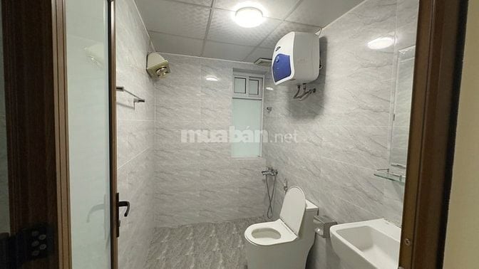 Cho thuê CH (căn góc) 3PN, 2WC, 135m2, 3 ngủ , 2 toilet, 96 Định Công,