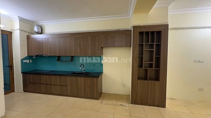 Cho thuê CH (căn góc) 3PN, 2WC, 135m2, 3 ngủ , 2 toilet, 96 Định Công,