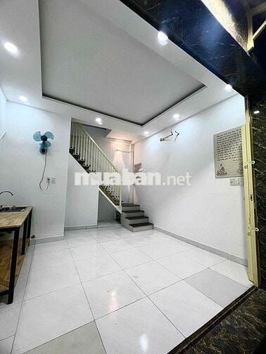 Cho thuê nhà mới Bà Hom p13 q6