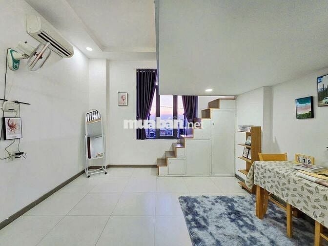 Căn hộ Duplex cửa sổ lớn đón ánh sáng tự nhiên, ngay ngã tư Hàng Xanh