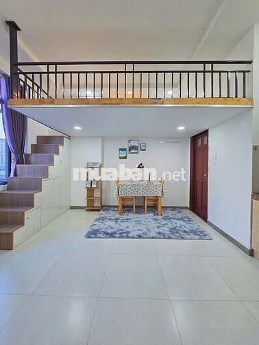 Căn hộ Duplex cửa sổ lớn đón ánh sáng tự nhiên, ngay ngã tư Hàng Xanh