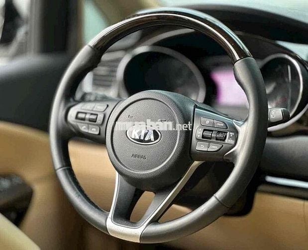 Kia Sedona 2019 2.2 DAT Luxury - 97000 km