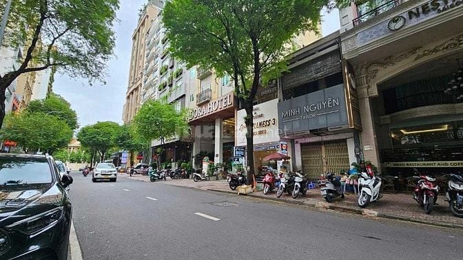 Bán Khách sạn mặt tiền Thủ Khoa Huân, Quận 1