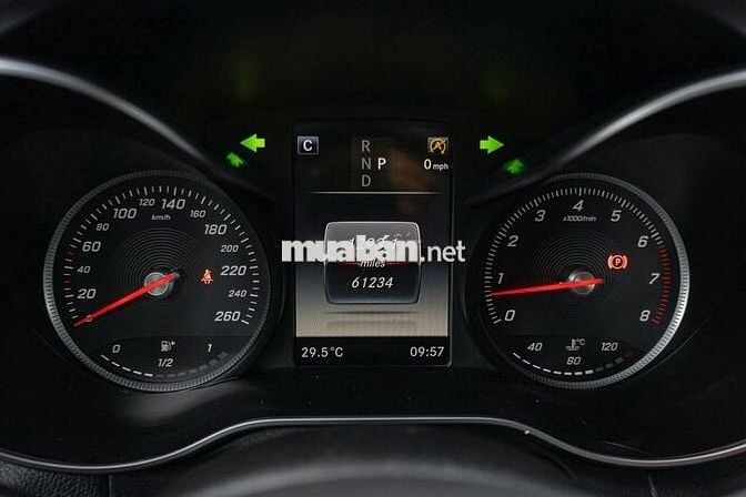 Hàng hiếm C300 AMG 2018 Trắng đỏ đồ chơi nhiều